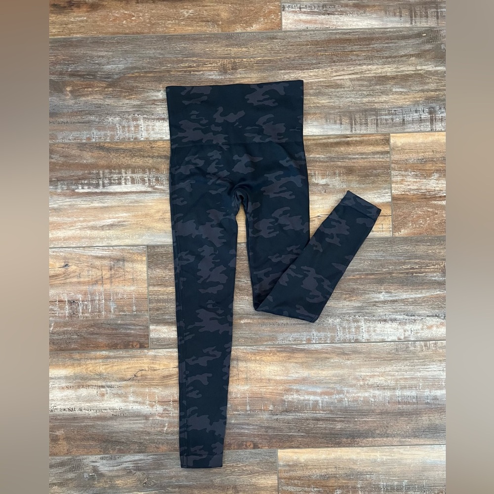 Spanx Camo Leggings Small Excellent Condition *Free Shipping*